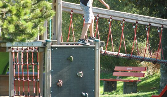 BS.130-Detail-Kind-Klettern-Classic-Spielanlage-Brücke-O4370-(7).JPG