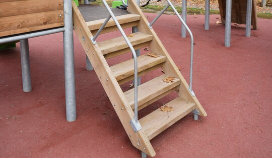 BS.130.hm-Kletterlandschaft-4-c-steel-Detail-Treppe-O10638.JPG