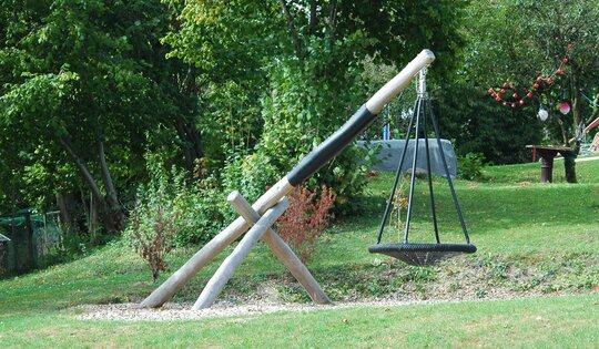FA.041.r-3-Bein-Actionschaukel-nature.JPG