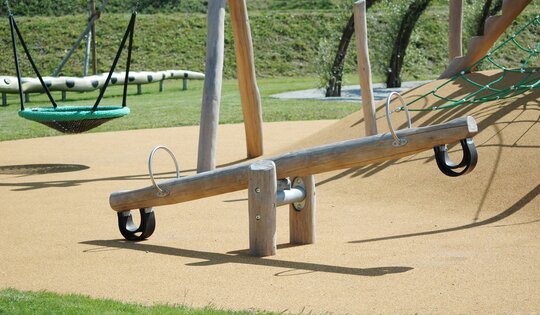 SC.010.35-Balkenschaukel-350-nature.JPG
