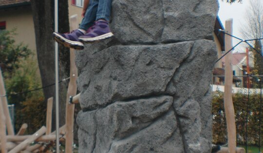 KL.006--O1522-Fels-Beton-Spielplatz.JPG