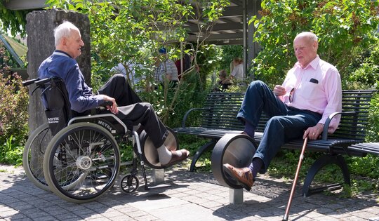 UF.6070--O3551-Senioren-Rollstuhl-Bewegung-Radler.jpg