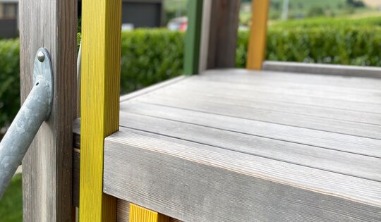 BX.030 Spieltürmchen lasiert Detail un O12624.JPG