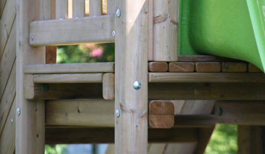 BS.060.2 Kletterturm 1 mit 2er Schaukel Spezial Detail O12110_1.JPG